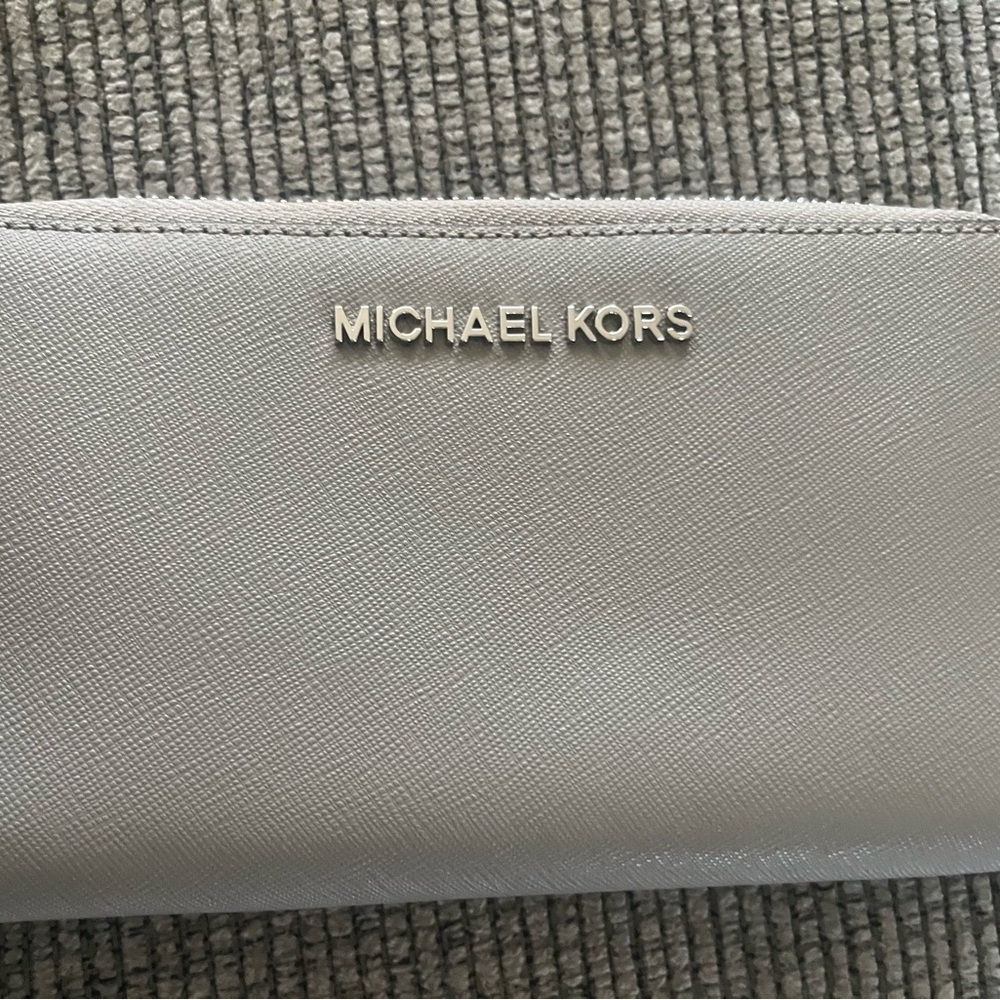 Michael Kors Wallet Solid Pattern And Med Size Au… - image 4